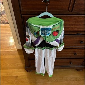 Buzz light year size 3t-4t. All pieces included